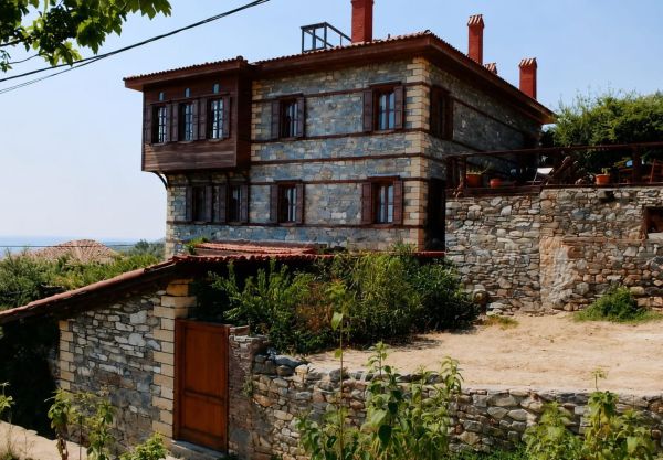 Altın Çeşmeli Konak Altınoluk Otel Rezervasyonu